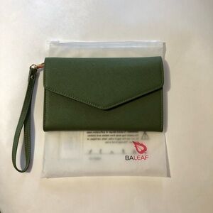 Travelambo Green RFID Blocking Passport Holder Travel Wallet